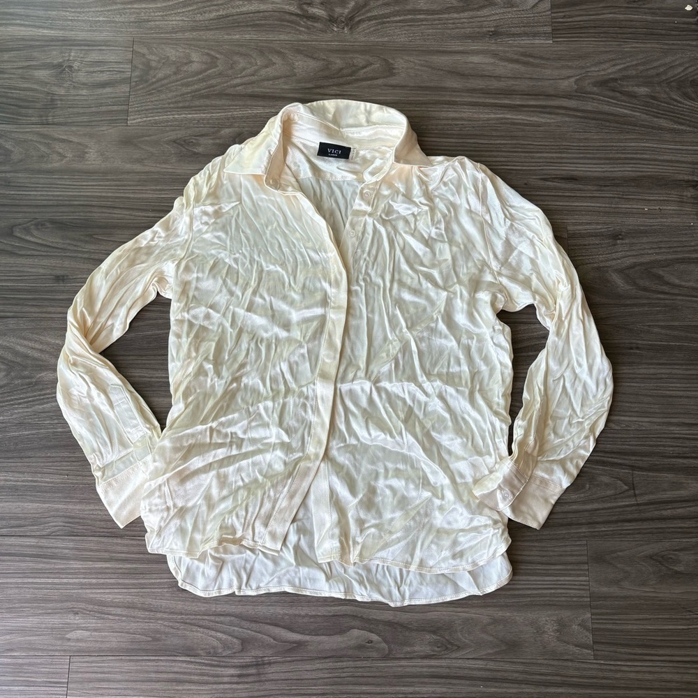 Vici's Dolls Kayla Satin Button Down Top in Cream Large - Picture 2 of 5